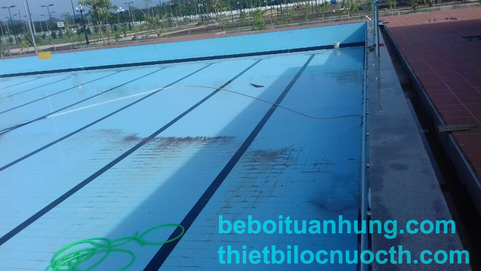 vệ sinh phòng tắm trắng nhà phụ trợ, bể bơi, huấn luyện, be boi, nha phu tro